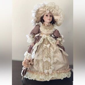 Timeless Treasures Angelina Collections Porcelain Doll 2001 cj 43 Ps2